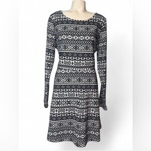 Massini black white geometric long sleeve knee length dress EUC woman’s large